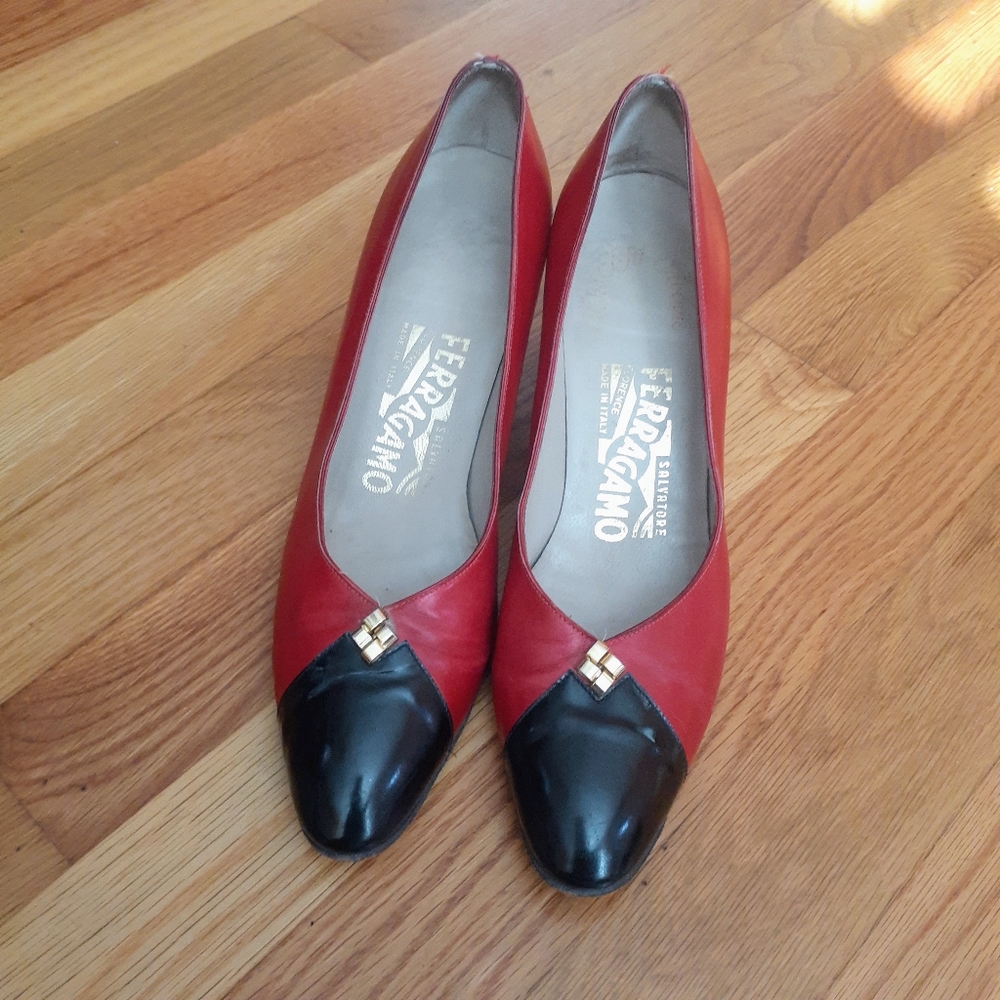 SALVATORE FRAMOGARMO Leather Colorblock Pattern Pumps Size 7 Red/ black framogar